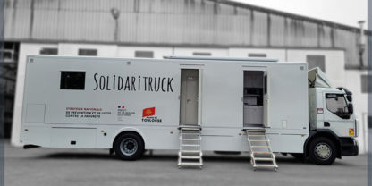 Camion solidaire Solidaritruck pour aller au-devant des populations les plus démunies