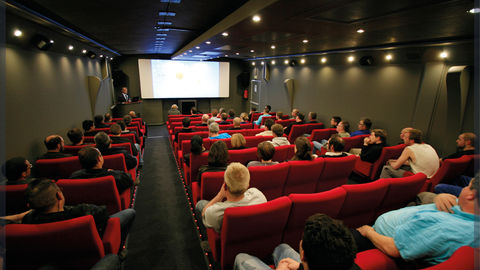 Salle de cinéma mobile offrant tout le confort d’une véritable salle de cinéma