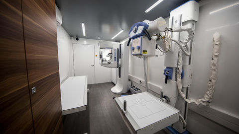 Telemedicine unit equipped with several tele-imaging devices