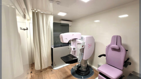 Salle de mammographie itinérante pour examen de prévention et de dépistage au cancer du sein