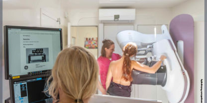 Grâce à l'unité mobile, le dépistage du cancer du sein est rendu accessible à toutes les femmes
