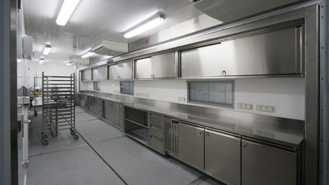 Mobile training unit for learning the bakery trade