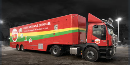 Camion podium pour promouvoir les nouveaux jeux de la loterie nationale du Burkina Faso