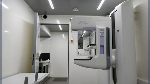 Salle de mammographie mobile, équipée, spacieuse et confortable