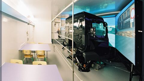 Mobile training solution with on-board simulator Mobile training solution with on-board simulator