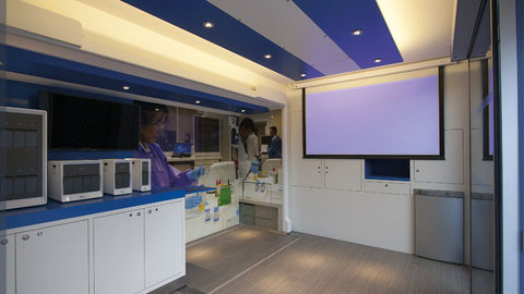 Showroom laboratoire mobile permettant la démonstration de matériel
