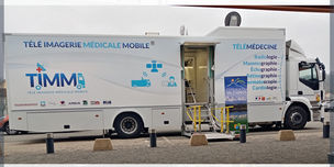 Ce camion médical a été réadapté pour mener des campagnes de vaccination au plus près des populations