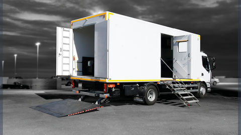 Operational and autonomous mobile laboratory truck