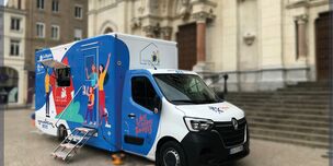 Mobile service to answer families' questions