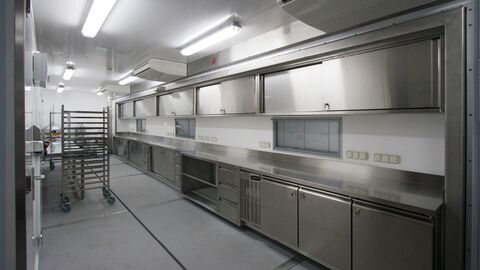 Mobile training unit for learning the bakery trade Mobile training unit for learning the bakery trade
